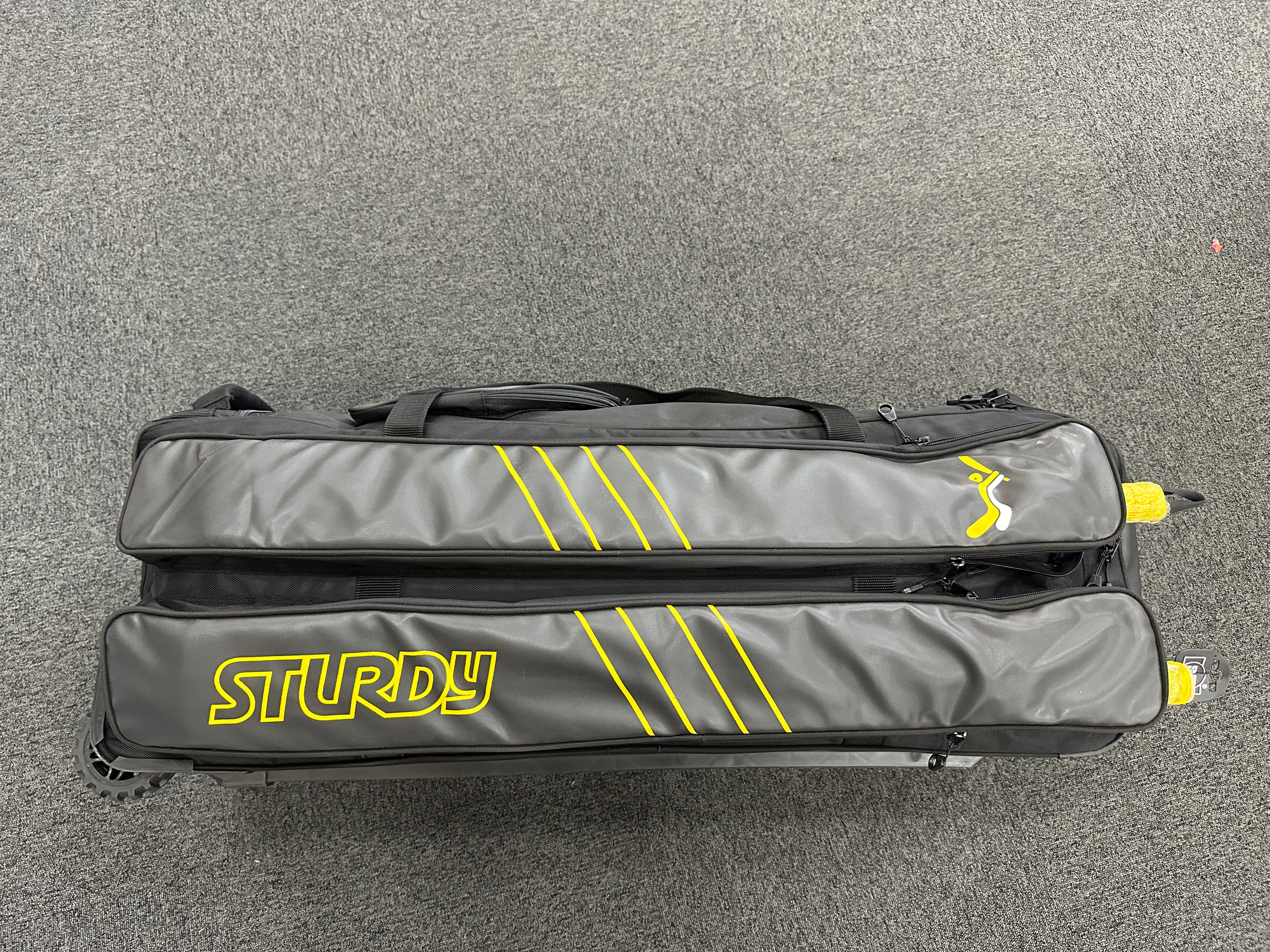 Sturdy Komodo Wheel Cricket Bag